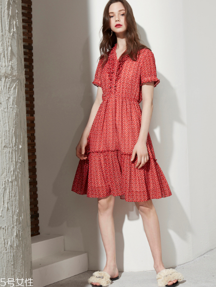 夏天約會(huì)穿什么連衣裙好看？夏天約會(huì)適合穿什么連衣裙