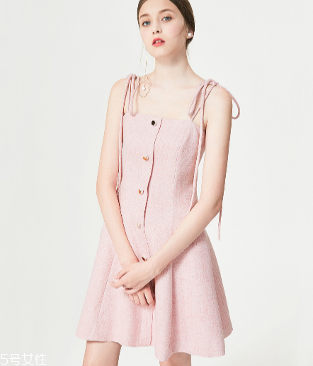 夏天約會(huì)穿什么連衣裙好看？夏天約會(huì)適合穿什么連衣裙