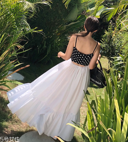 今年夏天流行什么露臍裝？今夏最火的露臍裝搭配