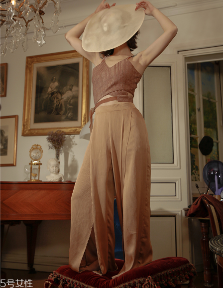 今年夏天流行什么露臍裝？今夏最火的露臍裝搭配