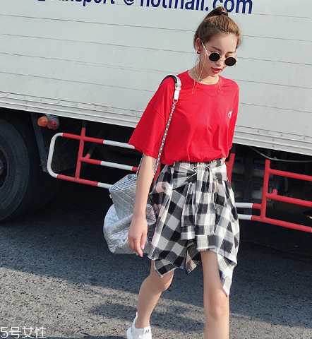 夏天穿紅色衣服吸熱嗎？夏天穿紅色會(huì)熱嗎？