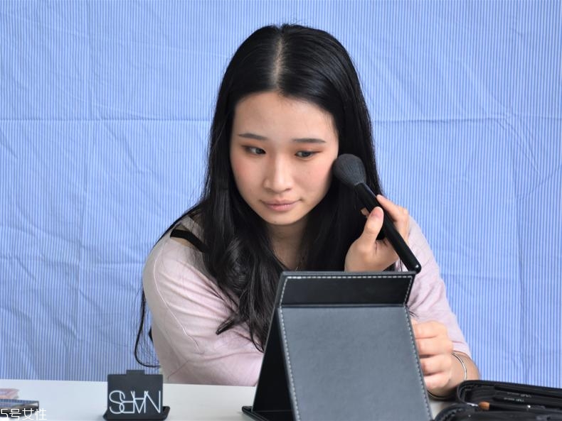 職場(chǎng)妝容怎么畫比較得體 職場(chǎng)妝容快速上手教程 職場(chǎng)妝容怎么畫比較得體 職場(chǎng)妝容快速上手教程