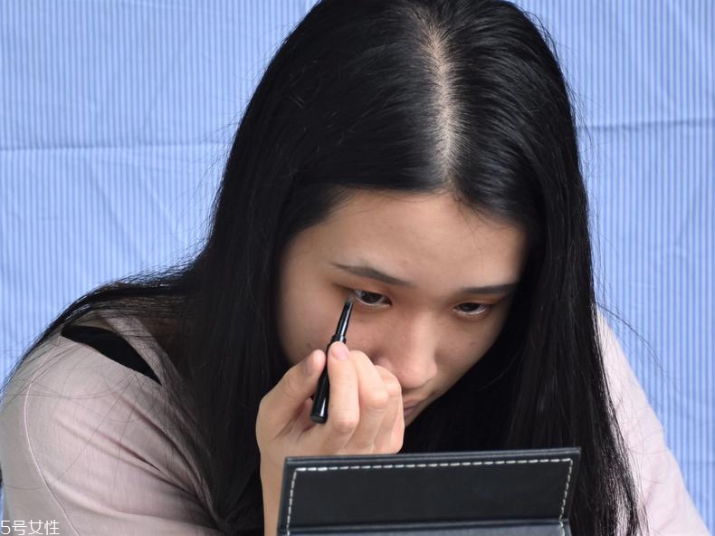 職場(chǎng)妝容怎么畫比較得體 職場(chǎng)妝容快速上手教程 職場(chǎng)妝容怎么畫比較得體 職場(chǎng)妝容快速上手教程