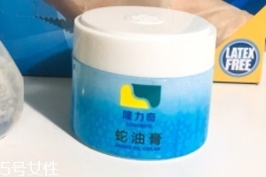 蛇油膏治腳氣嗎？腳氣可以用蛇油膏嗎？