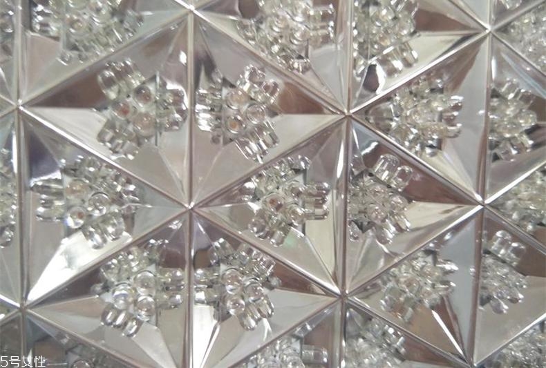 大排燈美容儀能照身體嗎 大排燈美容儀能治痘痘嗎 大排燈美容儀能照身體嗎 大排燈美容儀能治痘痘嗎