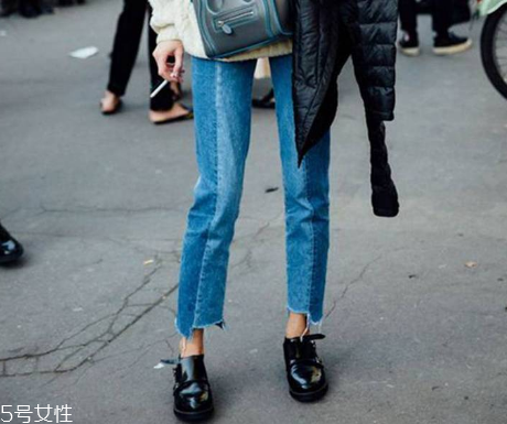 腿粗穿什么牛仔褲顯瘦？腿粗適合穿什么樣的牛仔褲？