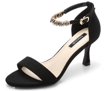 腳寬的人適合穿什么涼鞋？腳胖穿什么涼鞋好看？