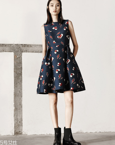 微胖穿什么連衣裙好看？微胖女生適合穿什么連衣裙？