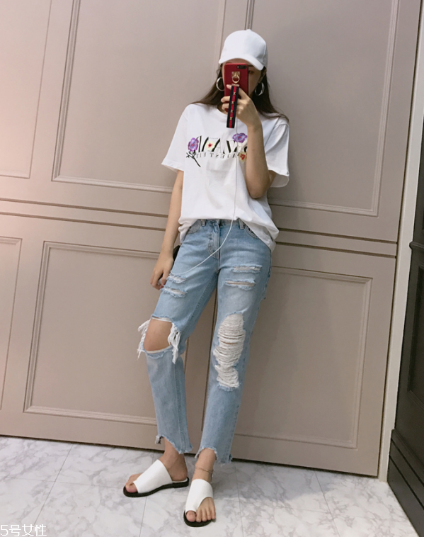 夏天白t恤配什么褲子 白色短袖T恤怎么搭配 夏天白t恤配什么褲子 白色短袖T恤怎么搭配