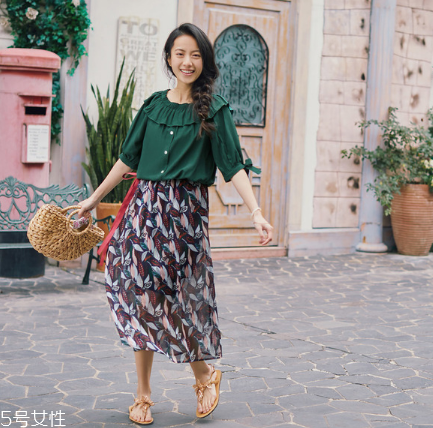 綠色衣服怎么搭配？綠色衣服搭配技巧