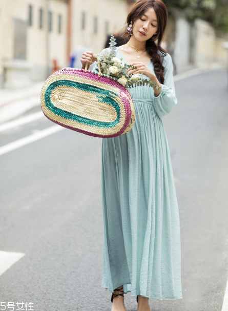 綠色衣服怎么搭配？綠色衣服搭配技巧