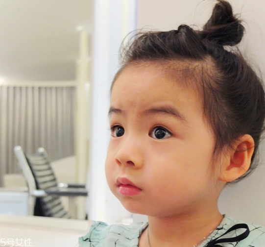 寶寶丸子頭怎么扎 女寶寶丸子頭步驟圖 寶寶丸子頭怎么扎 女寶寶丸子頭步驟圖