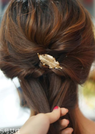 頭發(fā)少適合什么編發(fā) 發(fā)量少編發(fā)教程一步一步教 頭發(fā)少適合什么編發(fā) 發(fā)量少編發(fā)教程一步一步教