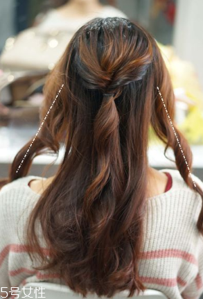 頭發(fā)少適合什么編發(fā) 發(fā)量少編發(fā)教程一步一步教 頭發(fā)少適合什么編發(fā) 發(fā)量少編發(fā)教程一步一步教