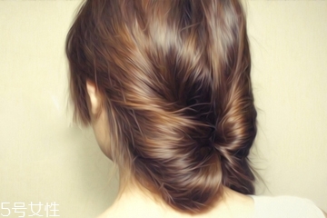 法式蝴蝶低馬尾怎么編 法式優(yōu)雅蝴蝶低馬尾編發(fā)步驟 法式蝴蝶低馬尾怎么編 法式優(yōu)雅蝴蝶低馬尾編發(fā)步驟