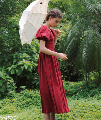 復(fù)古連衣裙怎么搭配？復(fù)古連衣裙搭配圖片