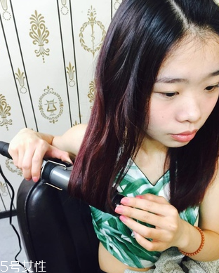 燙發(fā)棒怎么卷發(fā) 燙發(fā)棒怎么打造慵懶長卷發(fā) 燙發(fā)棒怎么卷發(fā) 燙發(fā)棒怎么打造慵懶長卷發(fā)