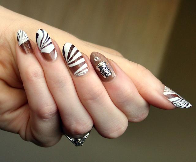 咖啡拉花美甲配什么顏色好看 拉花美甲圖片大全 咖啡拉花美甲配什么顏色好看 拉花美甲圖片大全