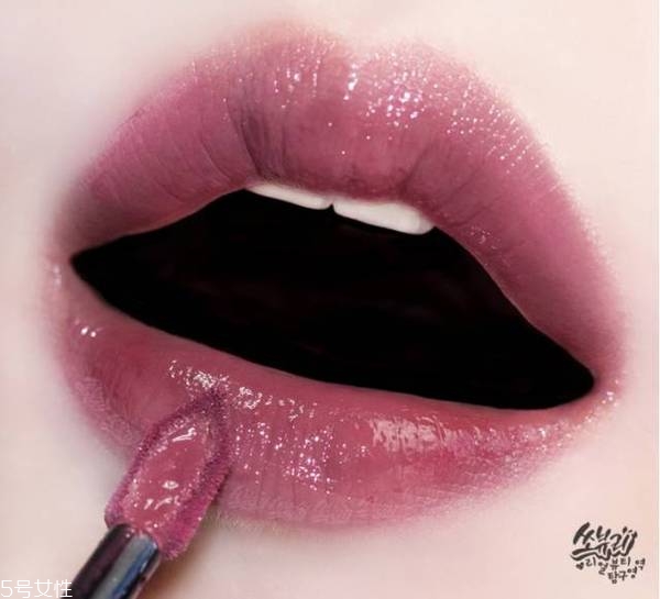 ysl唇釉105和12的區(qū)別 圣羅蘭ysl唇釉105和12哪個好看 ysl唇釉105和12的區(qū)別 圣羅蘭ysl唇釉105和12哪個好看