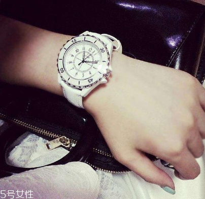 手表可以戴右手嗎？手表能不能戴在右手？