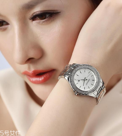 手表可以戴右手嗎？手表能不能戴在右手？