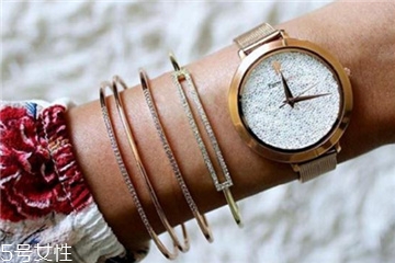 手表可以用酒精擦嗎？手表臟了能用酒精擦嗎？