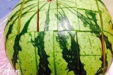 西瓜擺盤切法 怎樣切西瓜不浪費？