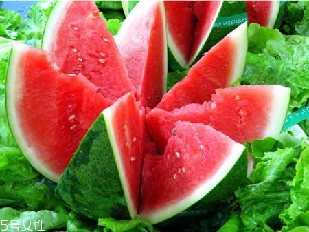 西瓜擺盤切法 怎樣切西瓜不浪費？