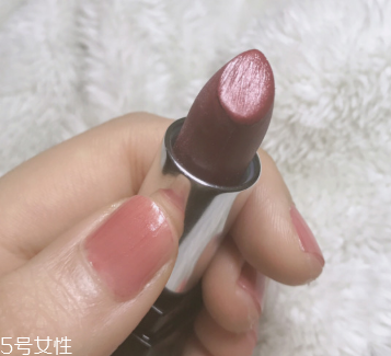 口紅能當(dāng)指甲油用嗎 口紅涂指甲上好嗎 口紅能當(dāng)指甲油用嗎 口紅涂指甲上好嗎