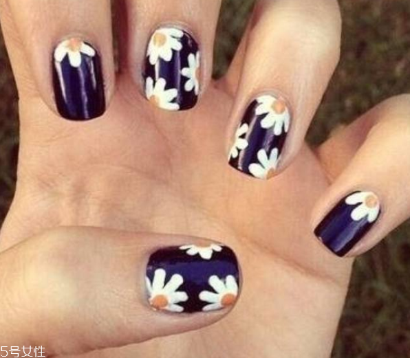 去光水是什么 去光水會(huì)傷害指甲嗎 去光水是什么 去光水會(huì)傷害指甲嗎