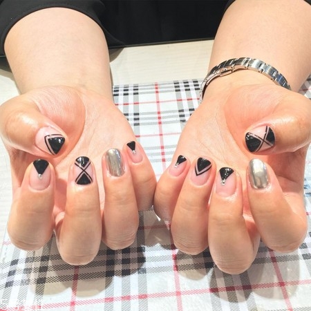 倒三角幾何美甲圖片 倒三角幾何美甲樣式大全 倒三角幾何美甲圖片 倒三角幾何美甲樣式大全