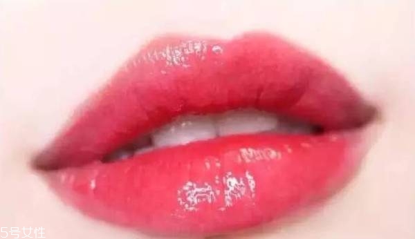 ysl唇釉105和12的區(qū)別 圣羅蘭ysl唇釉105和12哪個好看 ysl唇釉105和12的區(qū)別 圣羅蘭ysl唇釉105和12哪個好看