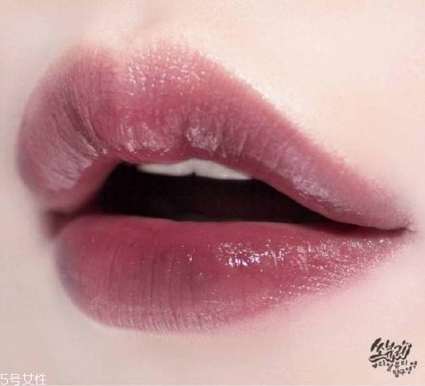 ysl唇釉105和12的區(qū)別 圣羅蘭ysl唇釉105和12哪個好看 ysl唇釉105和12的區(qū)別 圣羅蘭ysl唇釉105和12哪個好看