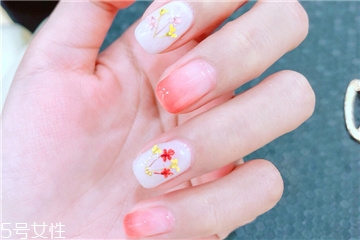 簡約好看的夏季美甲圖片 簡約顯白的美甲新款式 簡約好看的夏季美甲圖片 簡約顯白的美甲新款式