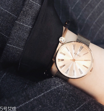 adexe手表和dw哪個好？adexe手表好還是dw好？