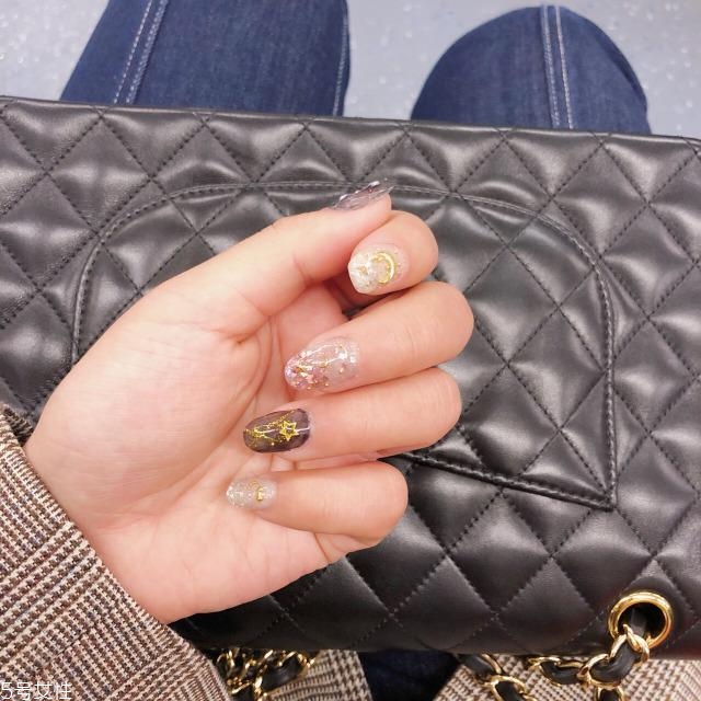 簡約好看的夏季美甲圖片 簡約顯白的美甲新款式 簡約好看的夏季美甲圖片 簡約顯白的美甲新款式