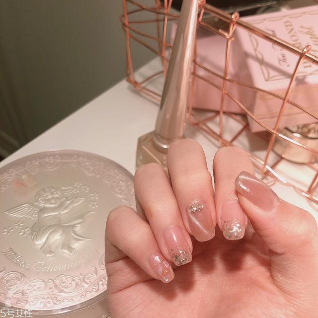 簡約好看的夏季美甲圖片 簡約顯白的美甲新款式 簡約好看的夏季美甲圖片 簡約顯白的美甲新款式