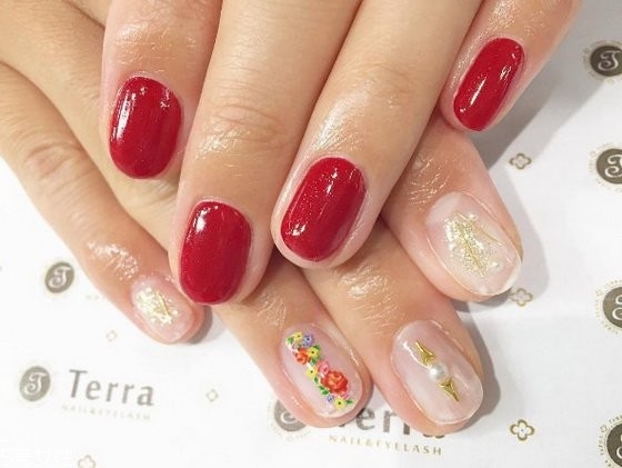 不對(duì)稱(chēng)美甲怎么配色 兩只手不一樣的美甲樣式圖 不對(duì)稱(chēng)美甲怎么配色 兩只手不一樣的美甲樣式圖