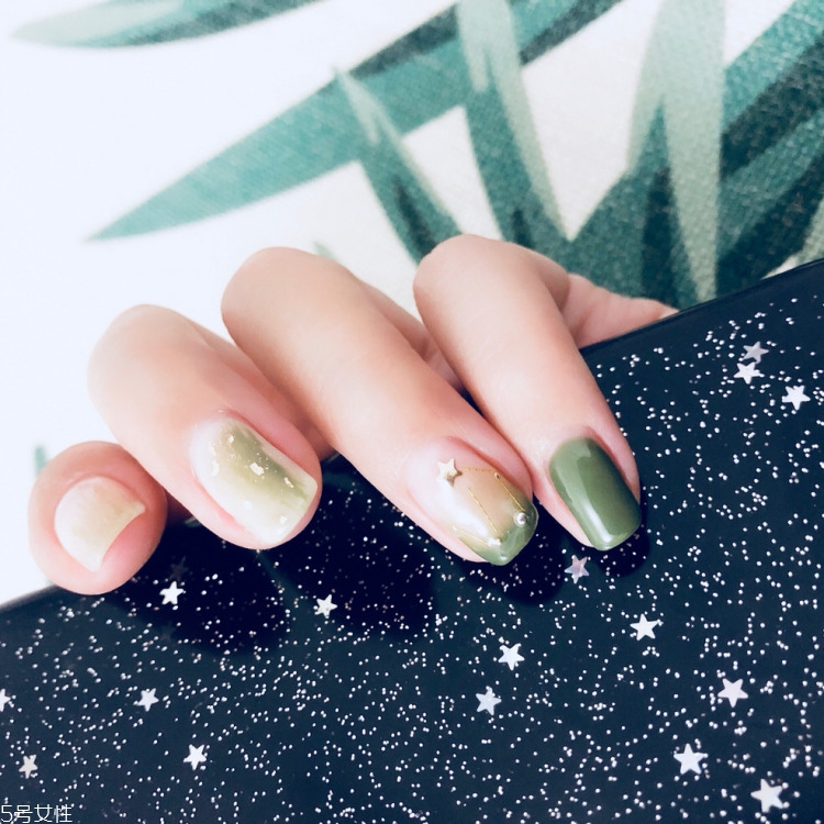 2018夏季好看的淺色系美甲合集 夏天美甲圖片款式多樣 2018夏季好看的淺色系美甲合集 夏天美甲圖片款式多樣
