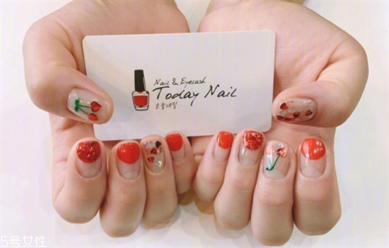 2018夏季好看的淺色系美甲合集 夏天美甲圖片款式多樣 2018夏季好看的淺色系美甲合集 夏天美甲圖片款式多樣