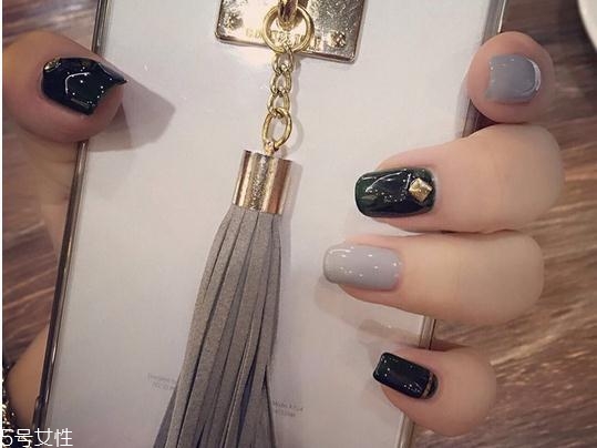 2018夏季好看的淺色系美甲合集 夏天美甲圖片款式多樣 2018夏季好看的淺色系美甲合集 夏天美甲圖片款式多樣