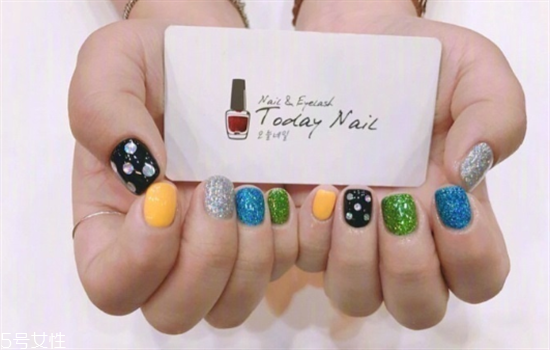 2018夏季好看的淺色系美甲合集 夏天美甲圖片款式多樣 2018夏季好看的淺色系美甲合集 夏天美甲圖片款式多樣