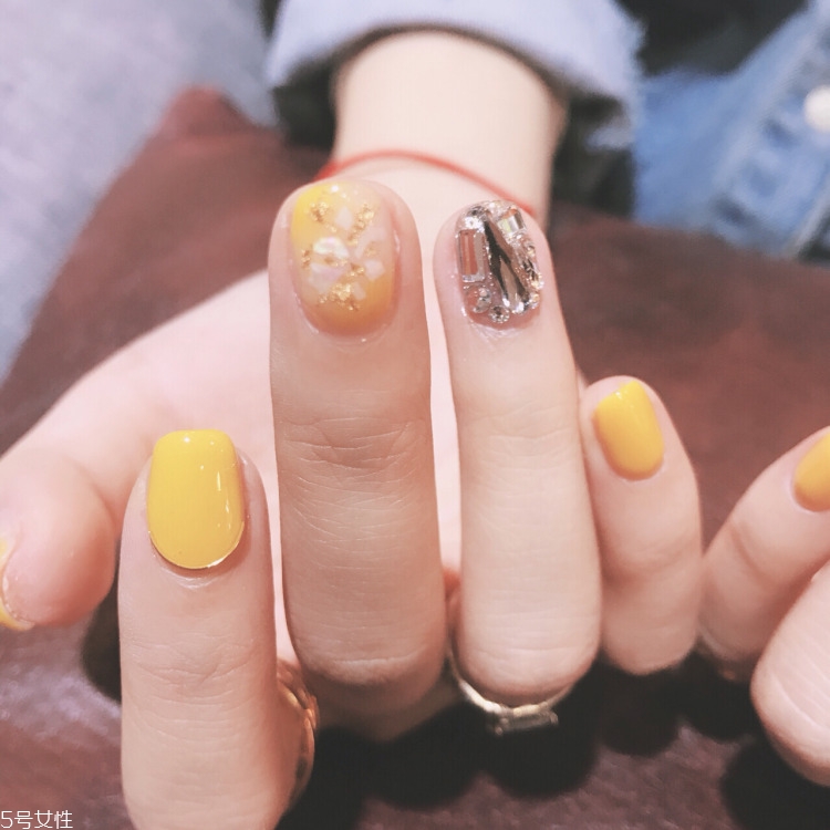 2018夏季好看的淺色系美甲合集 夏天美甲圖片款式多樣 2018夏季好看的淺色系美甲合集 夏天美甲圖片款式多樣