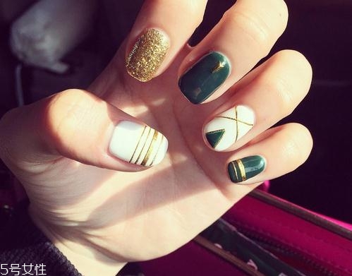 2018夏季好看的淺色系美甲合集 夏天美甲圖片款式多樣 2018夏季好看的淺色系美甲合集 夏天美甲圖片款式多樣