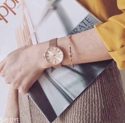 手表調時間的旋鈕叫什么？手表旁邊的旋鈕叫什么？