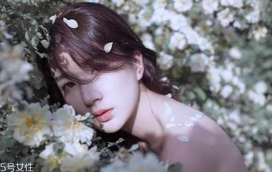 美白精華能去黑眼圈嗎 美白精華使用注意事項(xiàng) 美白精華能去黑眼圈嗎 美白精華使用注意事項(xiàng)