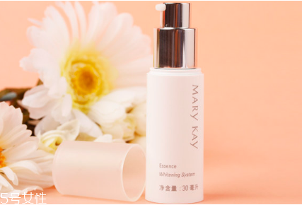 美白精華能去黑眼圈嗎 美白精華使用注意事項(xiàng) 美白精華能去黑眼圈嗎 美白精華使用注意事項(xiàng)