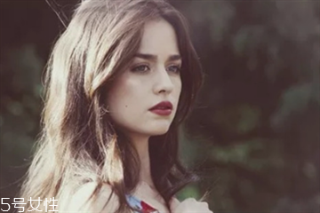 美白精華使用在眼周會怎樣 美白精華能用在眼周嗎 美白精華使用在眼周會怎樣 美白精華能用在眼周嗎