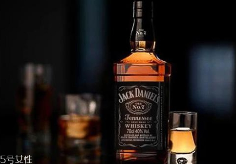 黑方保質(zhì)期 威士忌黑方打開(kāi)能放多久 黑方保質(zhì)期 威士忌黑方打開(kāi)能放多久