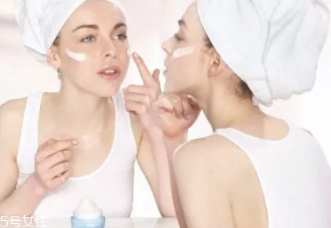 什么護(hù)膚品不能一起用 不能一起用的護(hù)膚品有哪些 什么護(hù)膚品不能一起用 不能一起用的護(hù)膚品有哪些